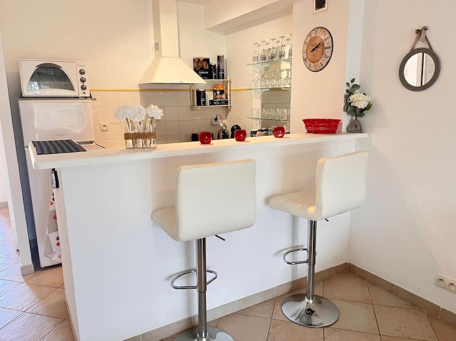 Joli Studio Tout Confort Proche Toutes Commodites Dans Residence Calme LʼÎle-Rousse Exterior foto