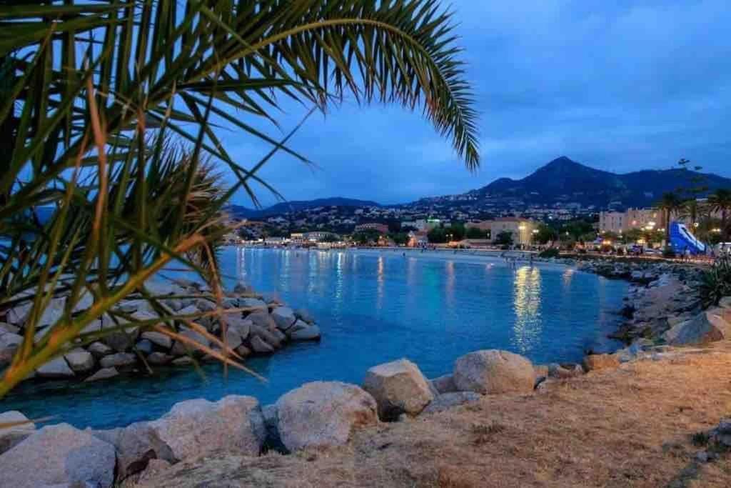 Joli Studio Tout Confort Proche Toutes Commodites Dans Residence Calme LʼÎle-Rousse Exterior foto
