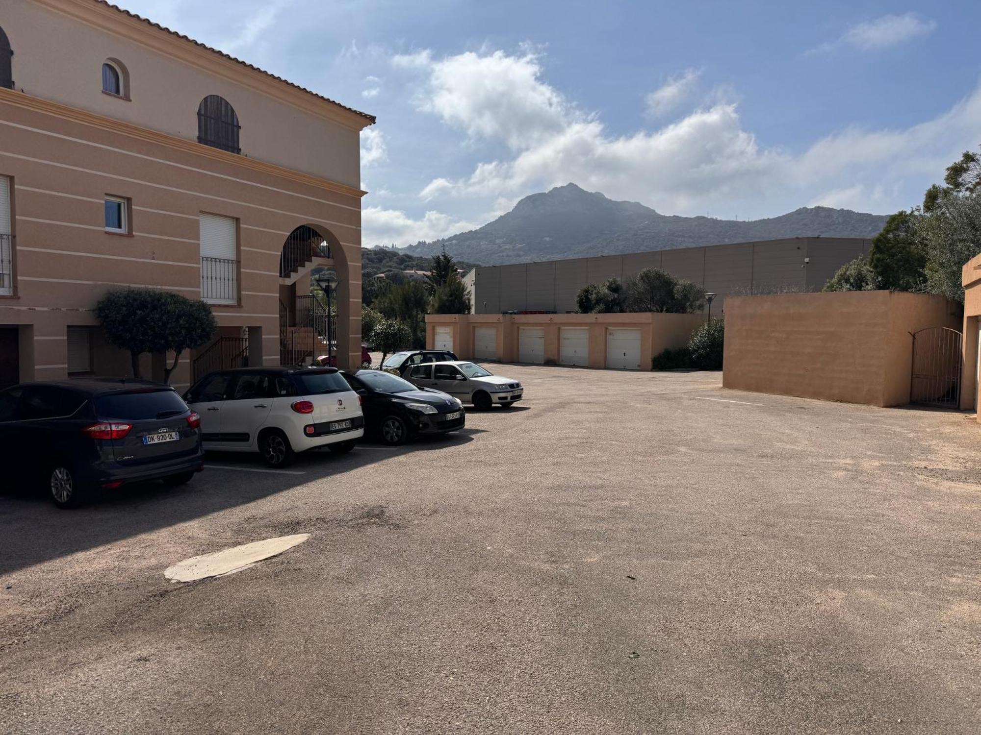 Joli Studio Tout Confort Proche Toutes Commodites Dans Residence Calme LʼÎle-Rousse Exterior foto
