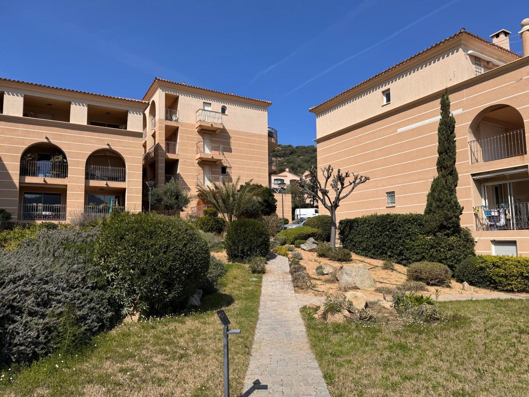 Joli Studio Tout Confort Proche Toutes Commodites Dans Residence Calme LʼÎle-Rousse Exterior foto